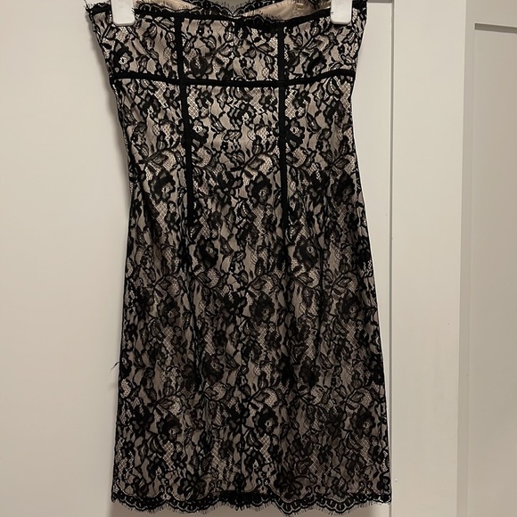 Lace strapless mini dress - Picture 2 of 4